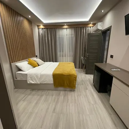 Luxury 2 *