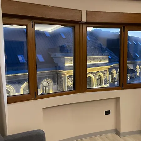 Luxury 2 Bükreş